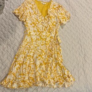 Womens dress. Yellow floral size medium.